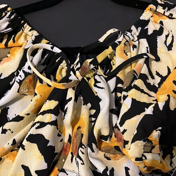 Floral Print Woman’s Short Sleeved Dress - Picture 5 of 7